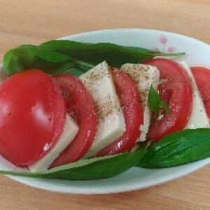 チーズみたいな豆腐とトマトのカプレーゼ